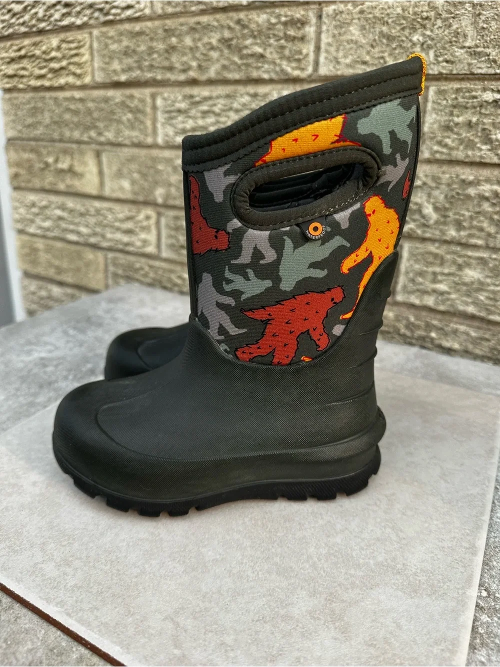 Bogs Kids' Neo-Classic Bigfoot / Topo Camo Boots size 9.
